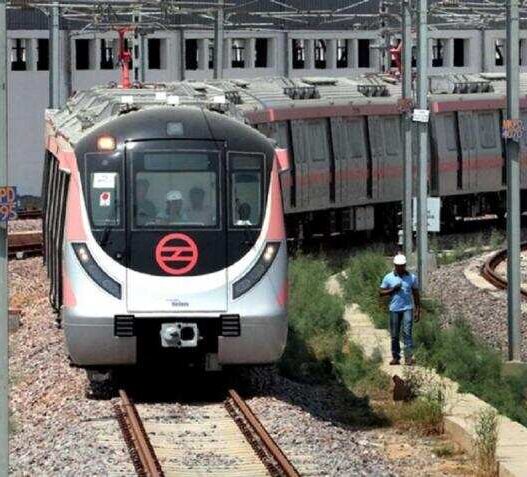 Delhi Metro Tightens Rules: No Reels, No Loud Music on Board