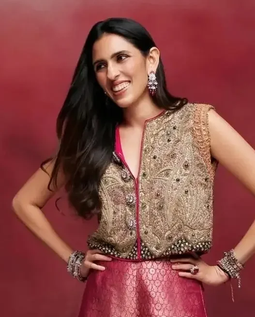 Shloka Mehta Redefines Festive Elegance in Manish Malhotra’s Couture at Diwali 2025