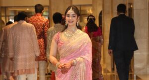 Sara Tendulkar Stuns in Pink Bandhani Saree at Brother Arjun Tendulkar’s Wedding