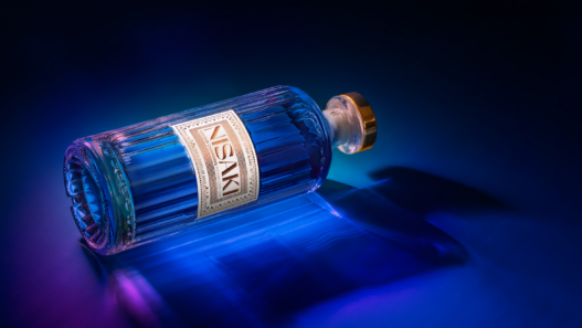 Nisaki Gin: The Colour-Changing Spirit That Turns Every Sip Into an Experience